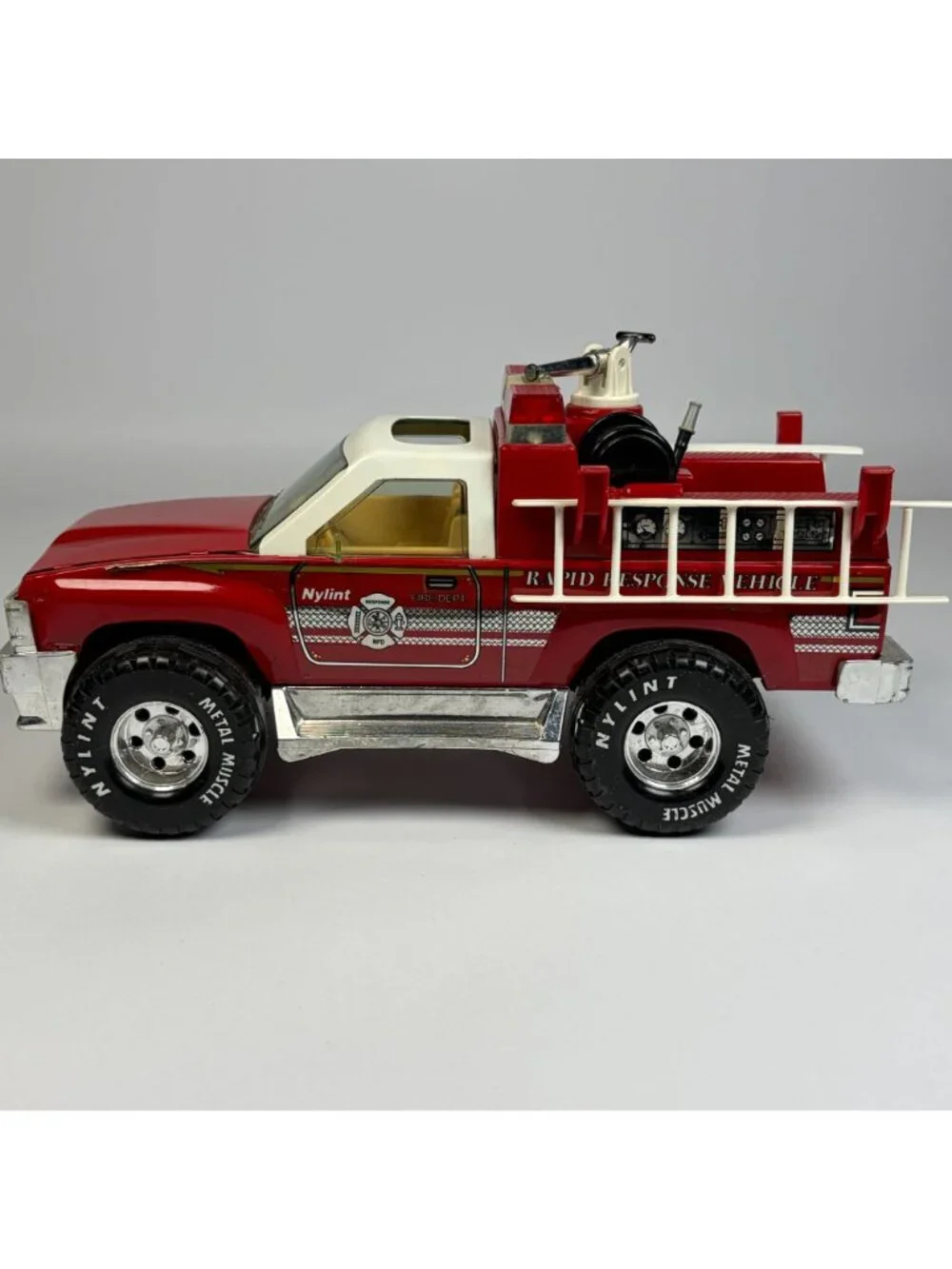 Vintage Nylint Rapid Response Vehicle Suburban Pumper Fire Truck Toy Steel